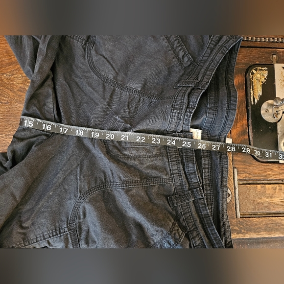 3/4 Length Carco Shorts - Picture 5 of 10